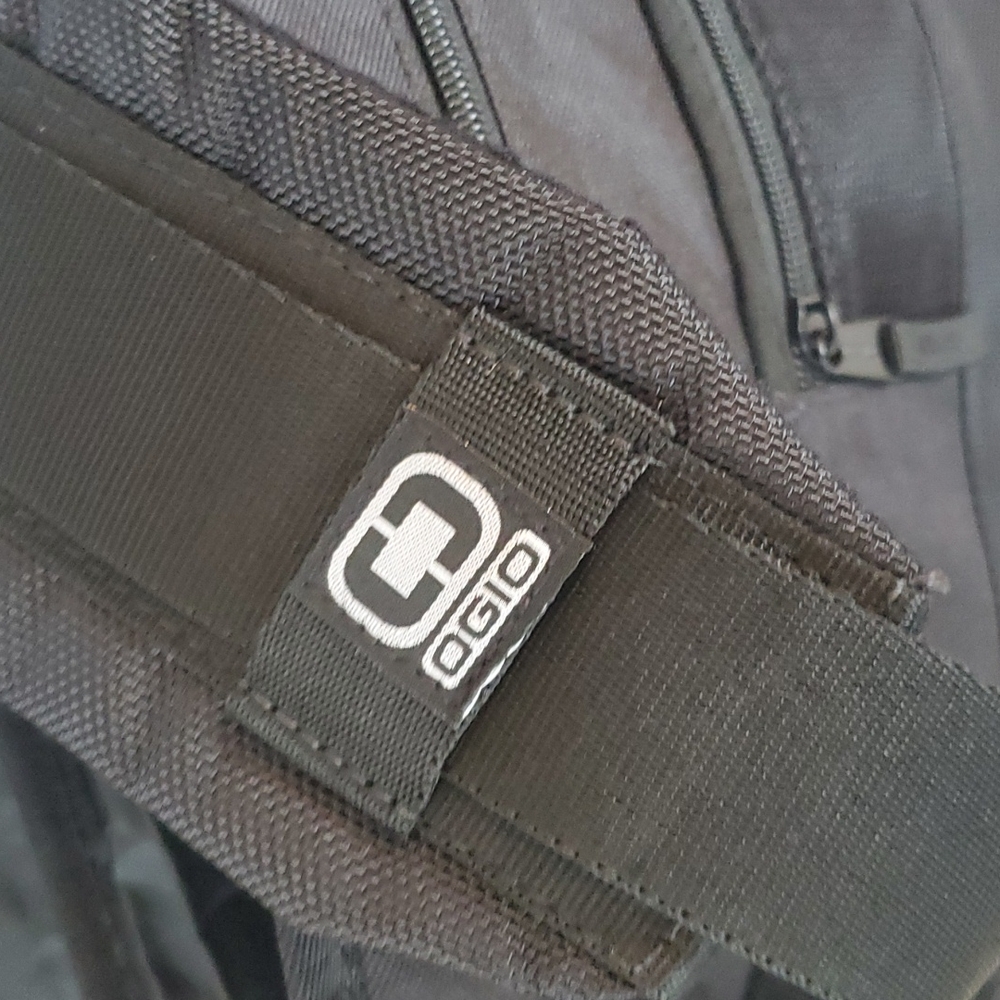 OGIO MESENGER/LAPTOP SHOULDER BAG - Picture 8 of 11